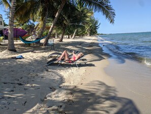 Am Strand, Liegestühle, Strandtücher