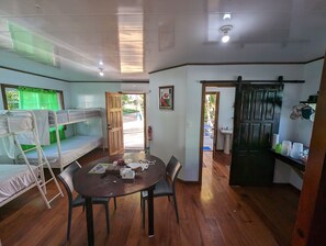 3 slaapkamers, een kluis op de kamer, gratis wifi, beddengoed