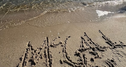 Walking distance to lake, Modern condo w INDOOR POOL, HOT TUB, and GYM