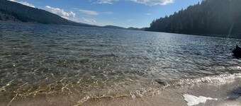 Walking distance to lake, Modern condo w INDOOR POOL, HOT TUB, and GYM