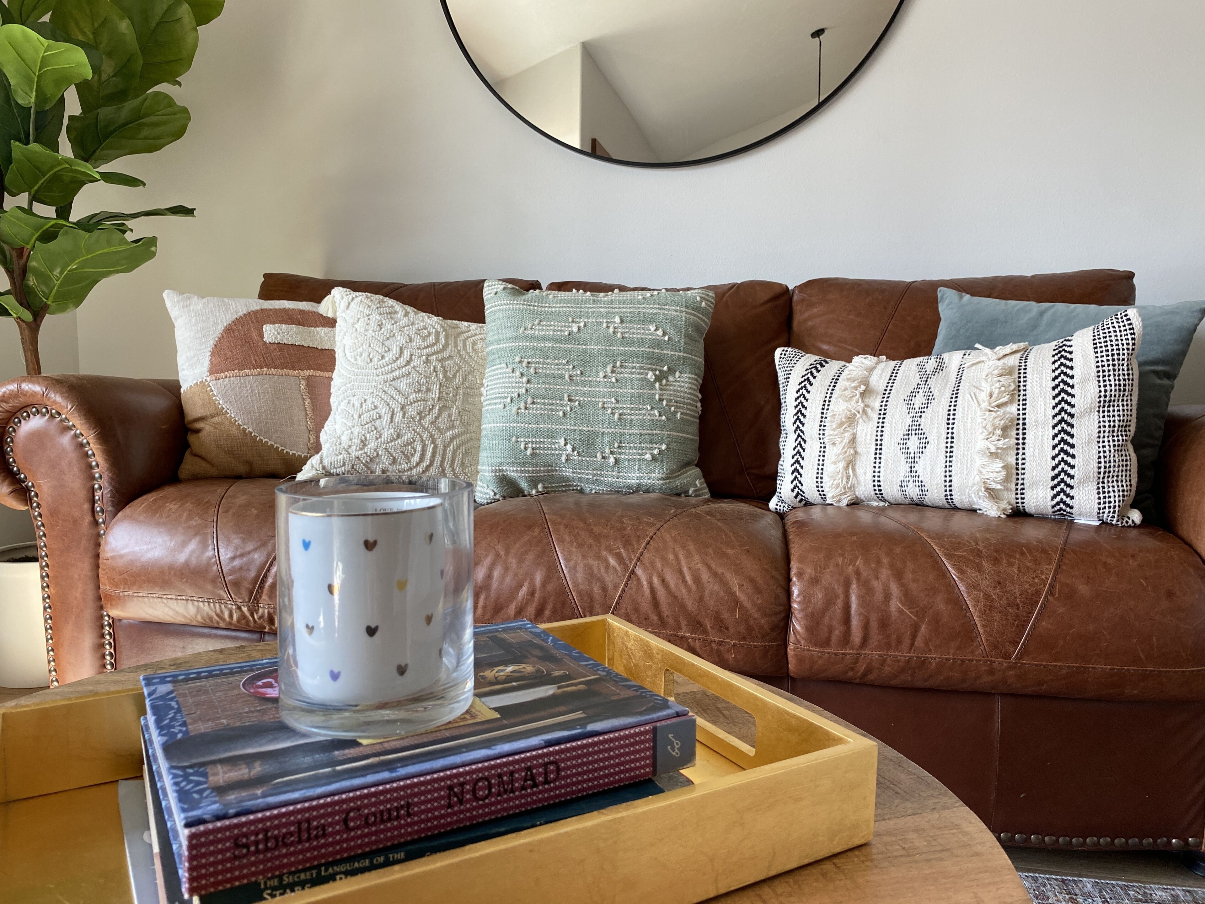 Walking distance to lake, Modern condo w INDOOR POOL, HOT TUB, and GYM