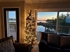 Interior - The Harbor House - Waterfront Home with Private Pier & Amazing Views! (Onemo)