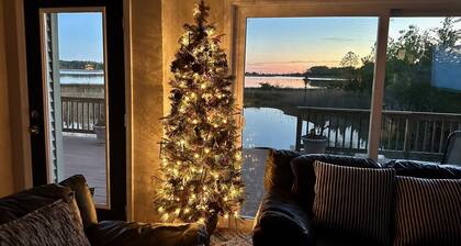 The Harbor House - Waterfront Home with Private Pier & Amazing Views!