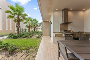 Outdoor dining - 7589 Magic Village 8 guestes 4 suites 8 min Disney (Kissimmee)