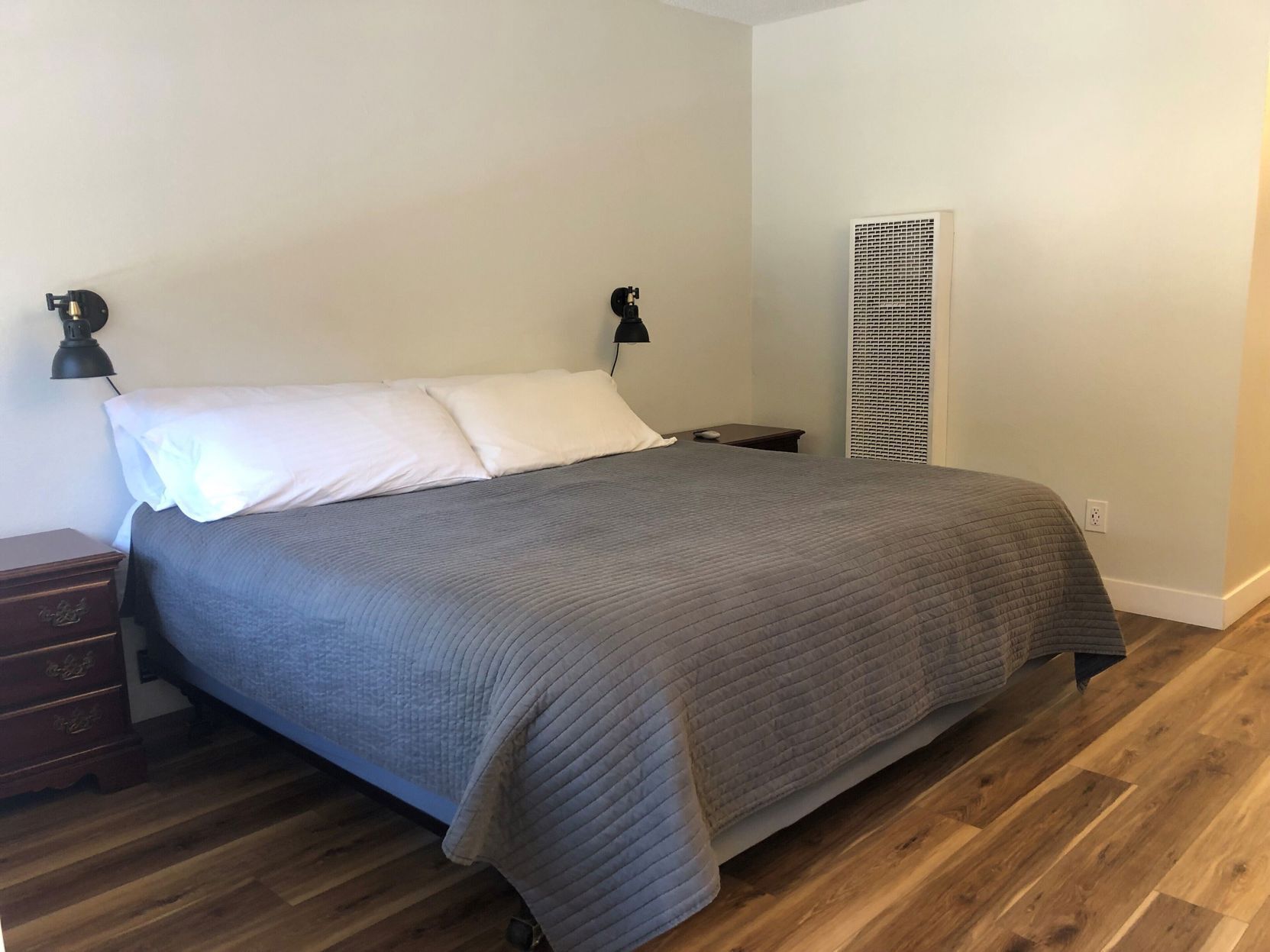 Desk, laptop workspace, WiFi, bed sheets