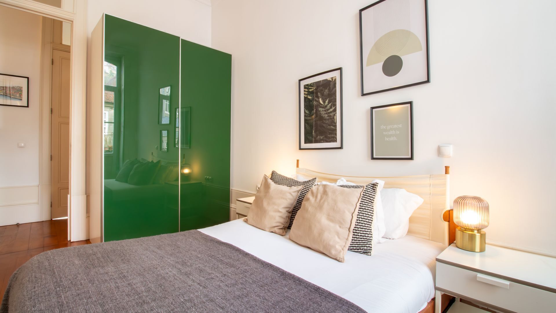 2 dormitorios, cuna de viaje, wifi gratis y ropa de cama