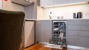 Kühlschrank, Herdplatte, Geschirrspüler