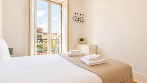 2 bedrooms, iron/ironing board, travel cot, free WiFi
