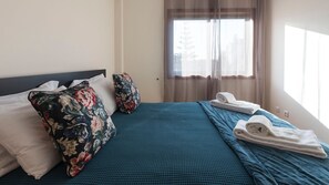 1 habitación, tabla de planchar con plancha, wifi gratis y ropa de cama 