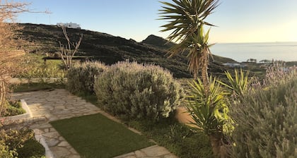 Private ground flat for a family with 2 children in a beautiful Cycladic Villa