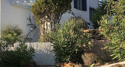 Private ground flat for a family with 2 children in a beautiful Cycladic Villa