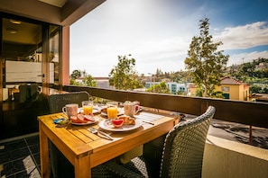 Outdoor dining - Camões Apartment by Atlantic Holiday (Funchal)