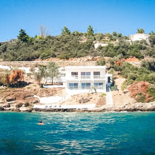 Villa face mer, les pieds dans l’eau