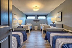 6 bedrooms, desk, iron/ironing board, free WiFi