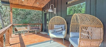 Stylish Mountain Escape by Chatuge Home Concierge<br>private, firepit