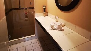 Bathroom - Toucan Hostel (Rio Segundo)