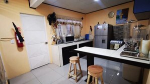 Private kitchen - Toucan Hostel (Rio Segundo)