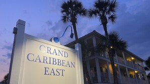 Skilt for Grand Caribbean East hotel med nummer 3291.