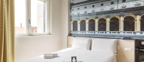 خزنة داخل الغرفة ومكواة/لوح كي وواي فاي مجانًا وملاءات أسرّة