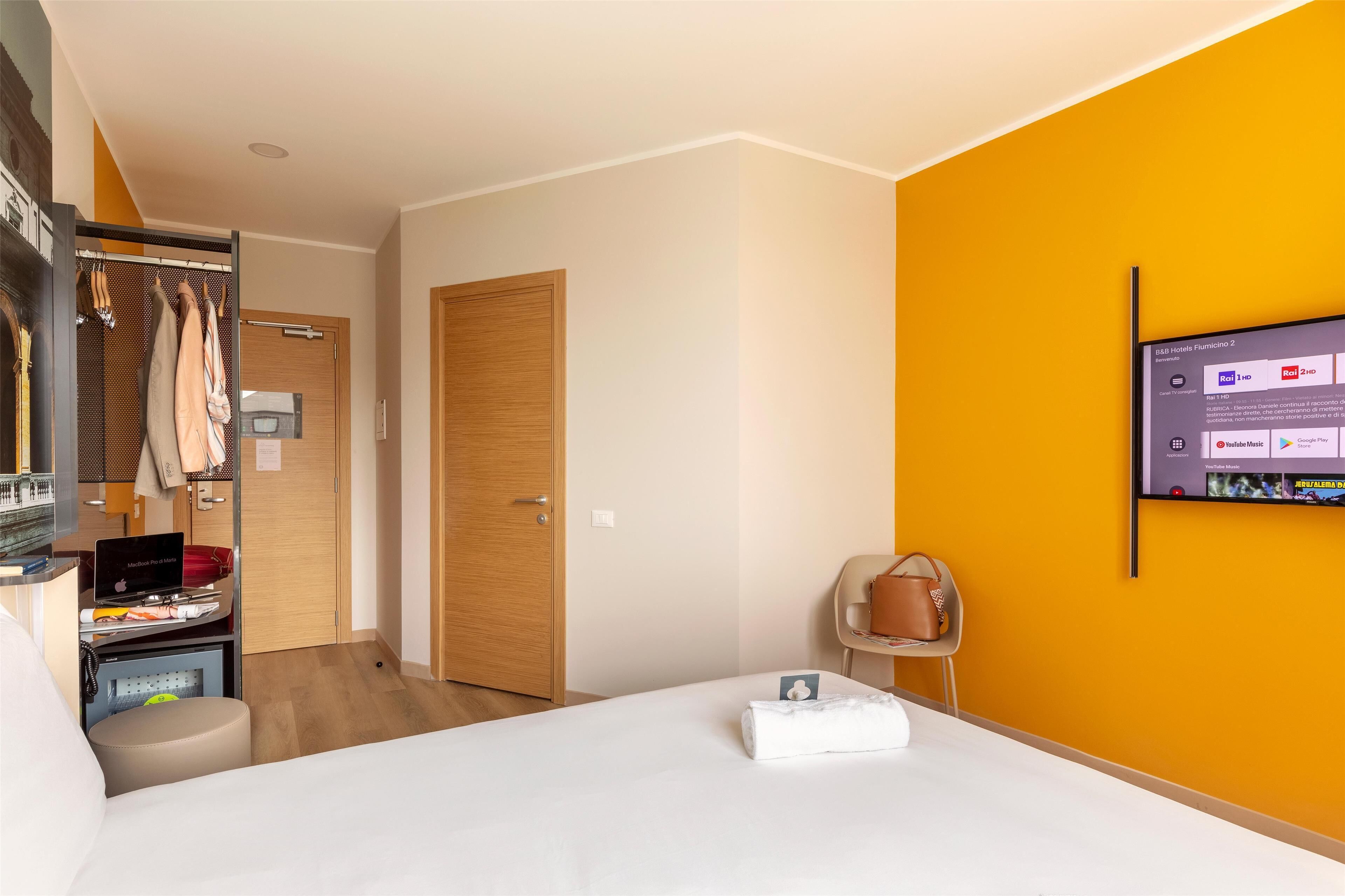 standard double room, non smoking | 1 bedroom, in-room safe, iron/ironing board, free wifi