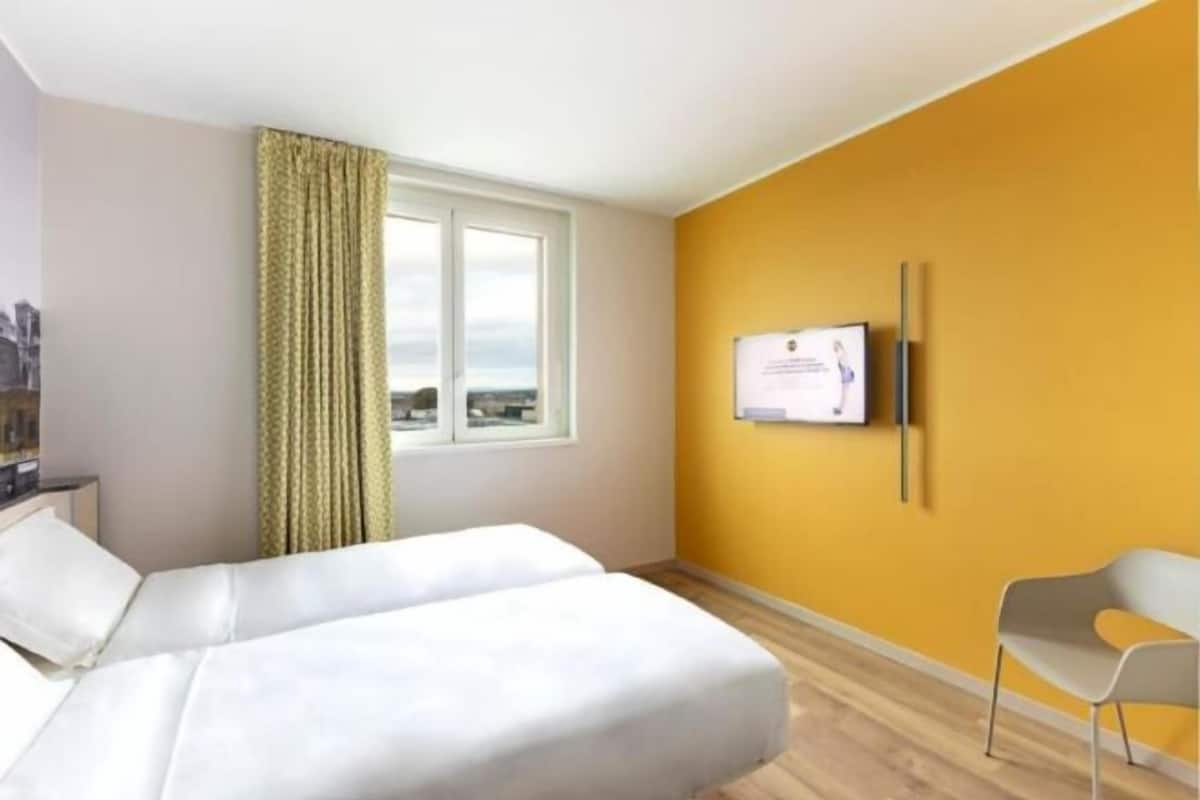 In-room safe, iron/ironing board, free WiFi, bed sheets
