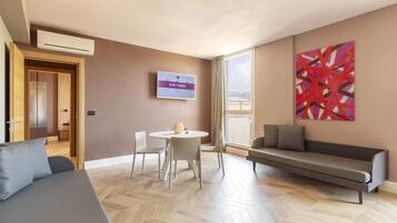 Down comforters, in-room safe, desk, laptop workspace