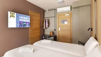 Standard-Zweibettzimmer, Nichtraucher | Daunenbettdecken, Zimmersafe, Schreibtisch