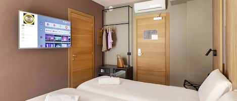 Standard Twin Room, Non Smoking | Down comforters, in-room safe, desk, laptop workspace