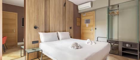 Down comforters, in-room safe, desk, laptop workspace