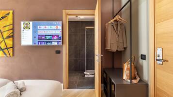 Daunenbettdecken, Zimmersafe, Schreibtisch