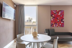 Suite, 1 kingsize bed, niet-roken | Dineren