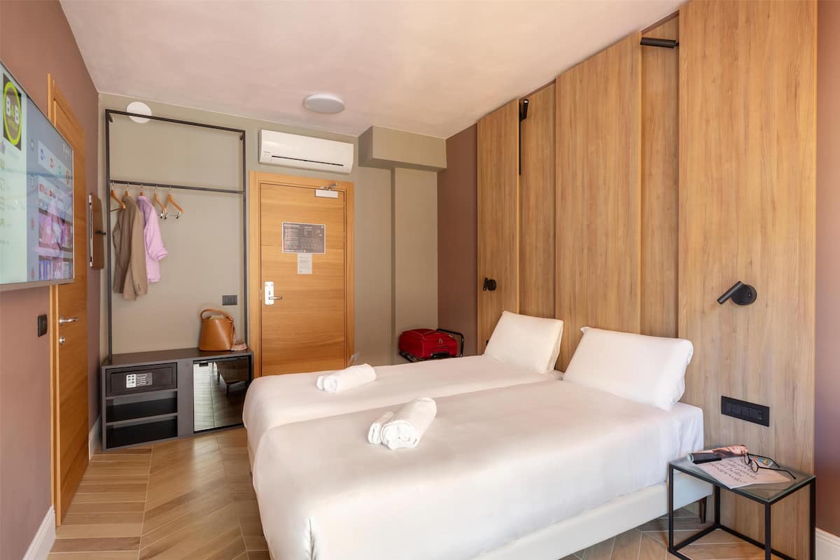 1 bedroom, down duvets, in-room safe, desk