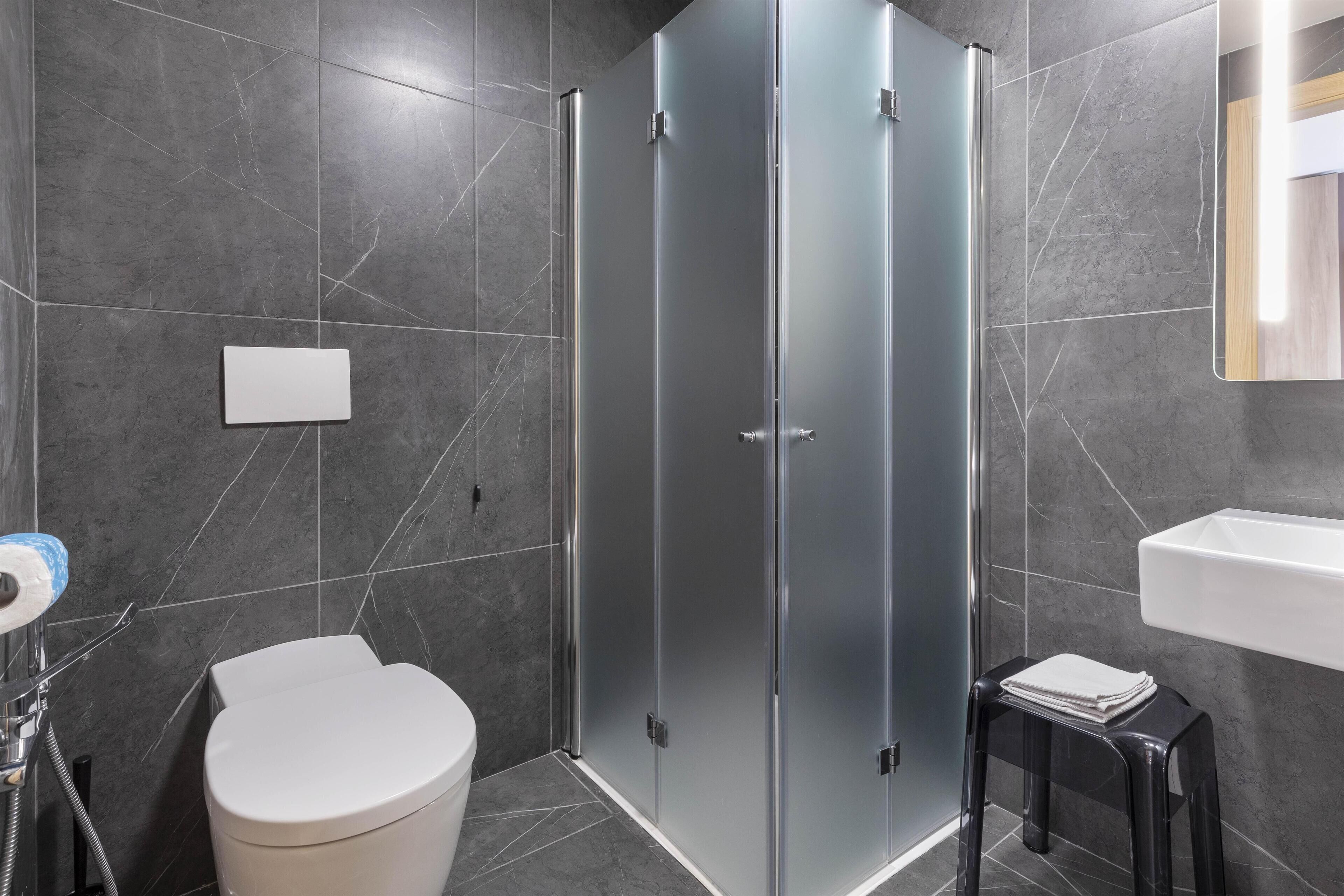 Shower, rainfall showerhead, bidet, towels