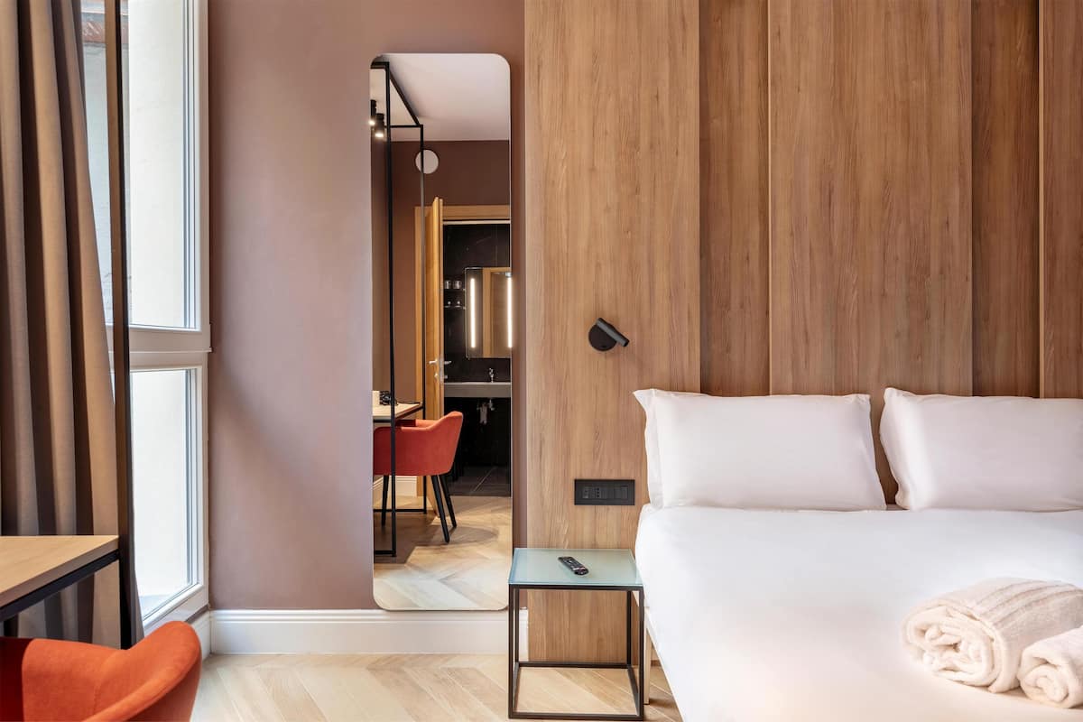 高級雙床房, 非吸煙房 | 羽絨被、客房內保險箱、書桌、筆電工作空間