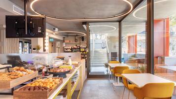 Daily buffet breakfast (EUR 9.5 per person)