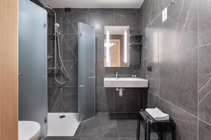 淋浴設備、淋浴花灑、坐浴桶、毛巾