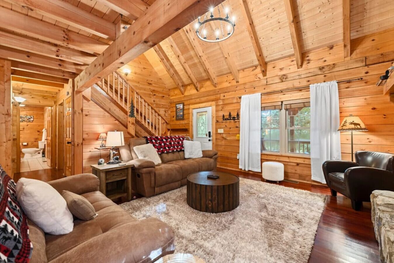 The Toasty Marshmallow- Gameroom-Firepit-HotTub!