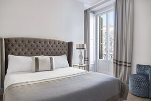 Luxe beddengoed, donsdekens, een kluis op de kamer