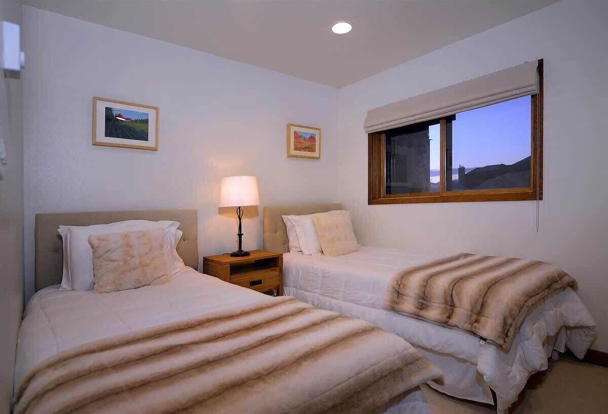 2 habitaciones, tabla de planchar con plancha, wifi y ropa de cama 