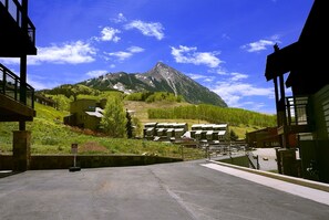 Property grounds - Crested Mountain North J6 /Only a 70 Yard Walk to Skiing! Great Views! Hot Tub! (Mt. Crested Butte)