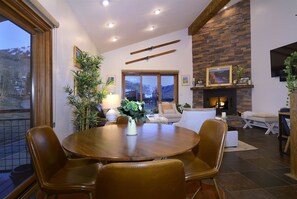 Dining - Crested Mountain North J6 /Only a 70 Yard Walk to Skiing! Great Views! Hot Tub! (Mt. Crested Butte)