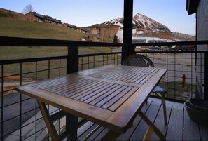 Outdoor dining - Crested Mountain North J6 (Mt. Crested Butte)