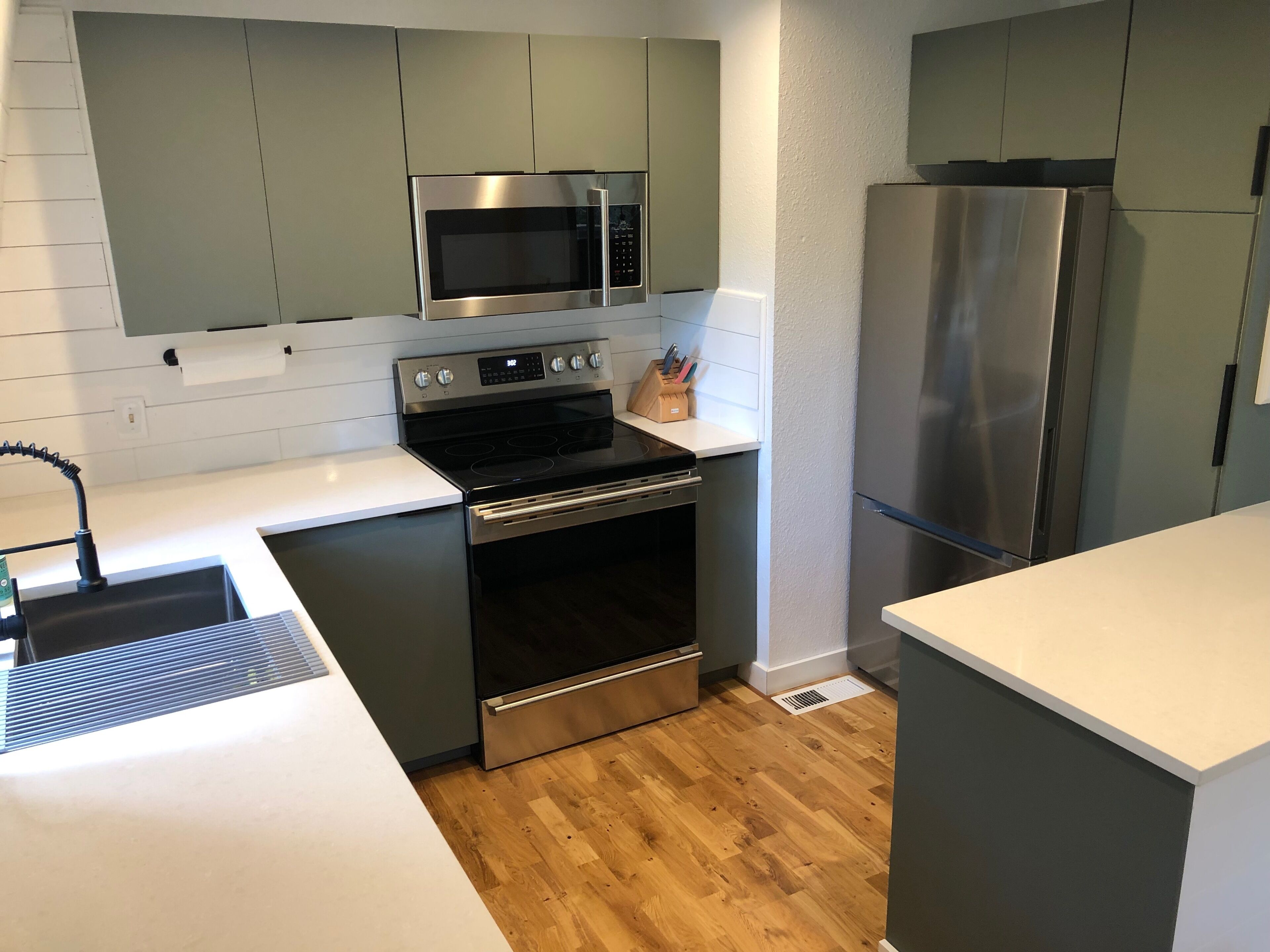 Private House Amongst Trees, Close to the Beach!