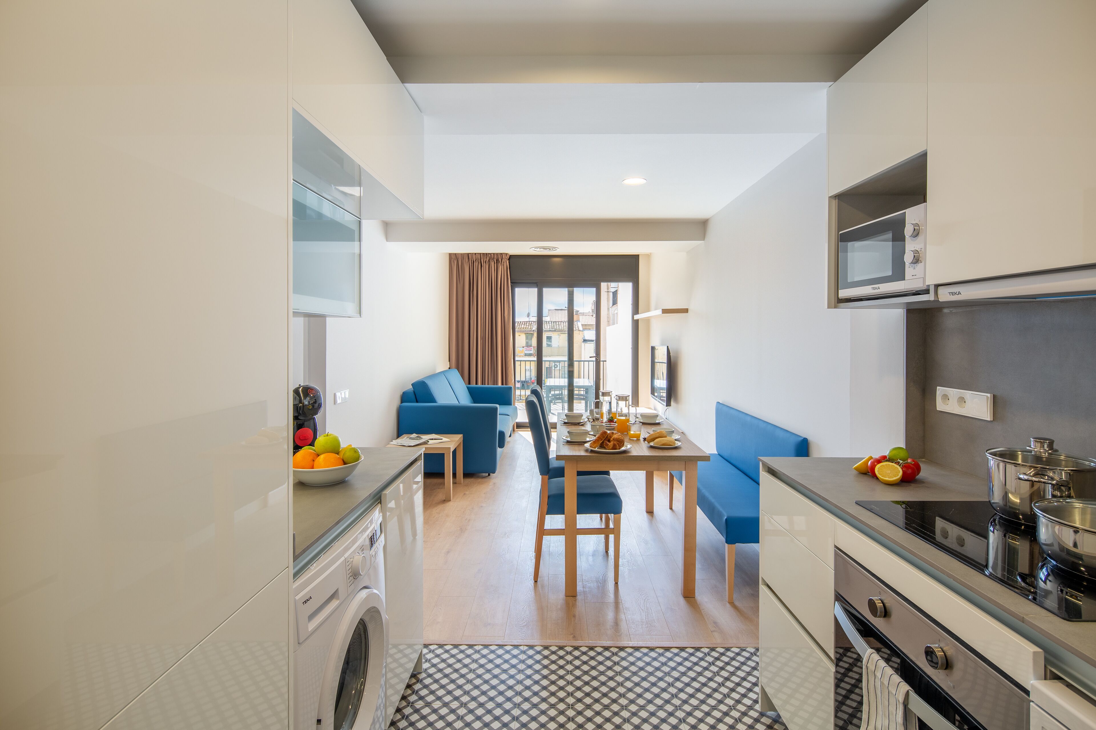 Club appartement | Woonruimte | Een flatscreentelevisie