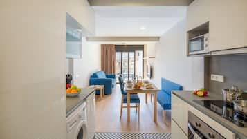 Club Apartment | Living area | Flat-screen TV