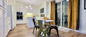 *Hot Tub*Cul-de-Sac*1st Flr Bedroom*Garage Parking