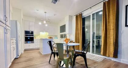 *Hot Tub*Cul-de-Sac*1st Flr Bedroom*Garage Parking