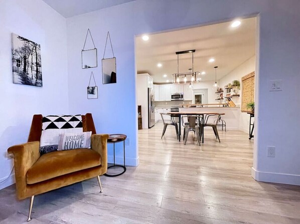 Interior - *Close to Hospitals*Secure Yard*Midtown*Driveway Parking* (Sacramento)