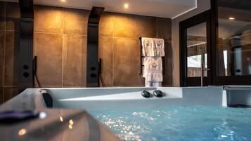 Suite Deluks, hot tub | Spa | Hot tub