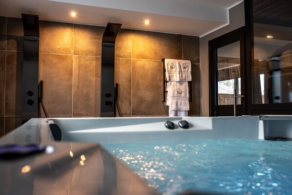 Suite Deluxe, hidromasaje | Spa | Tina de hidromasaje